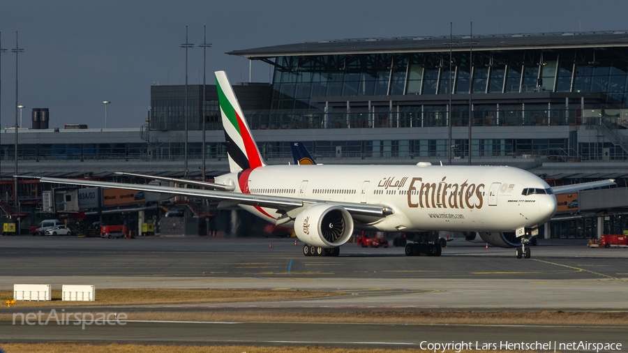 Emirates Boeing 777-31H(ER) (A6-EQE) | Photo 433507