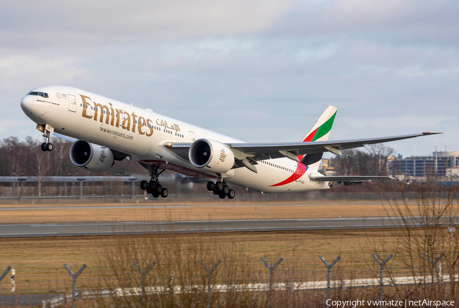 Emirates Boeing 777-31H(ER) (A6-EQE) | Photo 433509