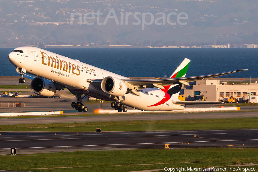 Emirates Boeing 777-31H(ER) (A6-EQE) | Photo 502920