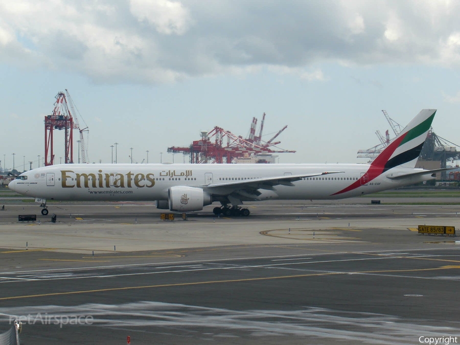 Emirates Boeing 777-31H(ER) (A6-EQF) | Photo 257515