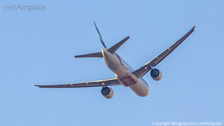 Emirates Boeing 777-31H(ER) (A6-EQF) | Photo 393999