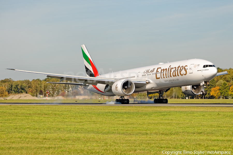 Emirates Boeing 777-31H(ER) (A6-EQG) | Photo 269465