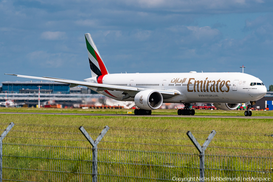 Emirates Boeing 777-31H(ER) (A6-EQG) | Photo 452725