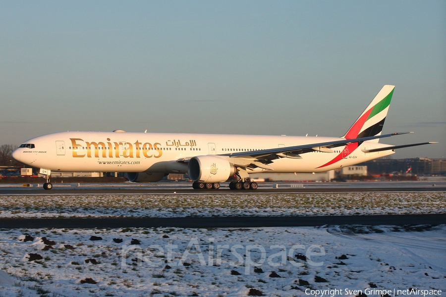 Emirates Boeing 777-31H(ER) (A6-EQH) | Photo 289764