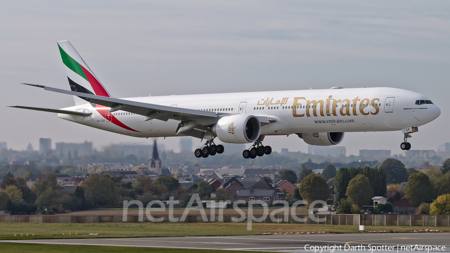 Emirates Boeing 777-31H(ER) (A6-EQK) | Photo 355701