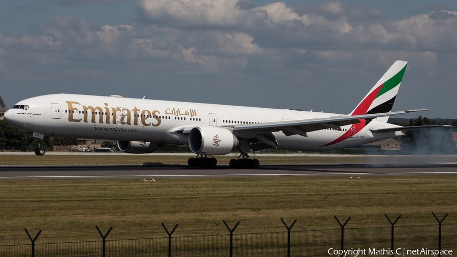 Emirates Boeing 777-31H(ER) (A6-EQK) | Photo 379435