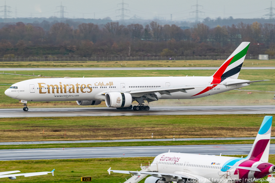 Emirates Boeing 777-31H(ER) (A6-EQK) | Photo 482858
