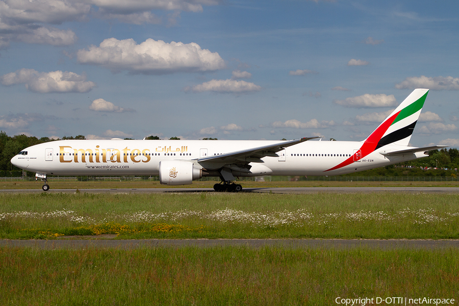 Emirates Boeing 777-31H(ER) (A6-EQN) | Photo 327104