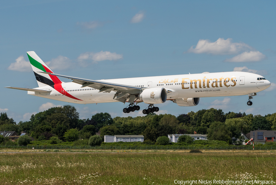 Emirates Boeing 777-31H(ER) (A6-EQO) | Photo 331687