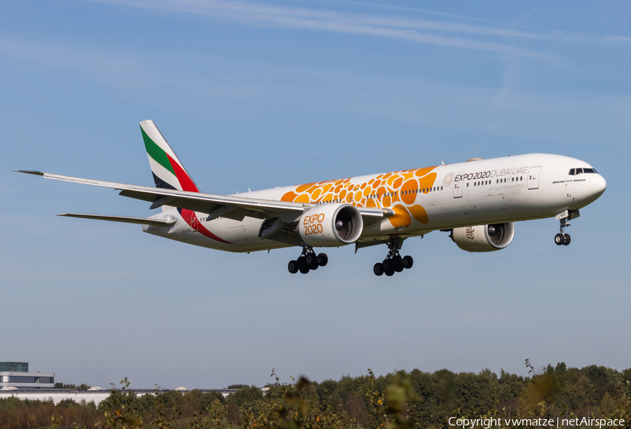Emirates Boeing 777-31H(ER) (A6-EQO) | Photo 475513