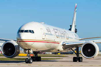Etihad Airways Boeing 777-3FX(ER) (A6-ETI) at  Manchester - International (Ringway), United Kingdom