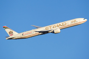 Etihad Airways Boeing 777-3FX(ER) (A6-ETK) at  London - Heathrow, United Kingdom