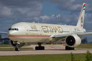 Etihad Airways Boeing 777-3FX(ER) (A6-ETQ) at  Manchester - International (Ringway), United Kingdom