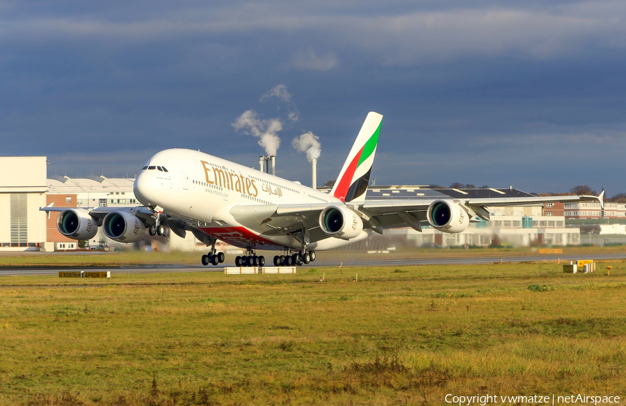 Emirates Airbus A380-861 (A6-EUH) | Photo 131327