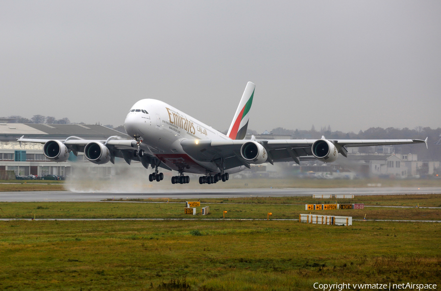 Emirates Airbus A380-861 (A6-EUK) | Photo 131062
