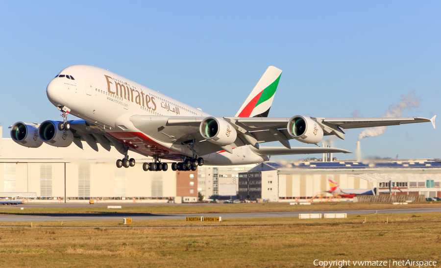 Emirates Airbus A380-861 (A6-EUK) | Photo 133094