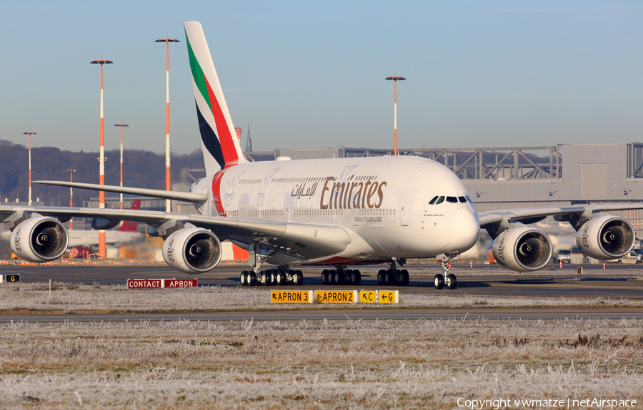 Emirates Airbus A380-842 (A6-EUM) | Photo 133398