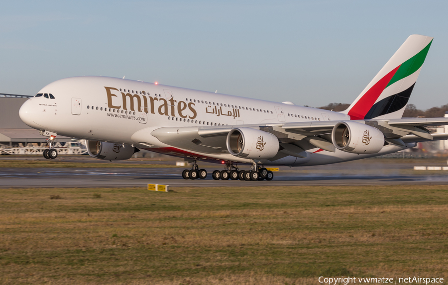 Emirates Airbus A380-842 (A6-EVK) | Photo 363796