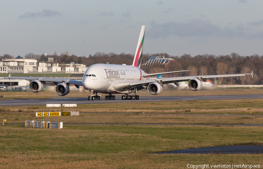 Emirates Airbus A380-842 (A6-EVK) | Photo 363811