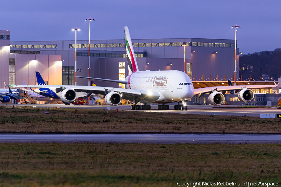 Emirates Airbus A380-842 (A6-EVS) | Photo 484224