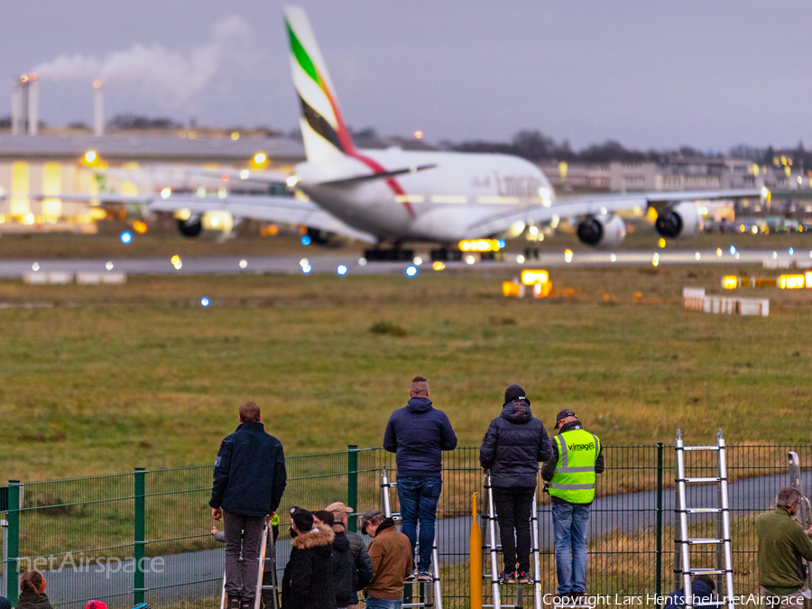 Emirates Airbus A380-842 (A6-EVS) | Photo 484234