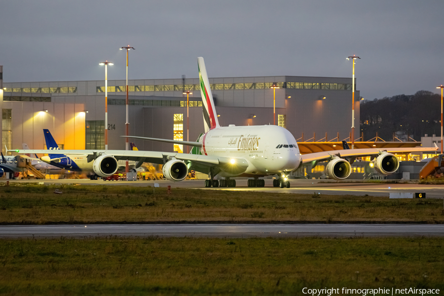 Emirates Airbus A380-842 (A6-EVS) | Photo 484265