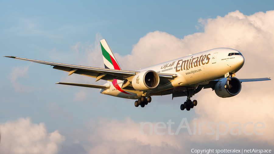 Emirates Boeing 777-21H(LR) (A6-EWA) | Photo 180247