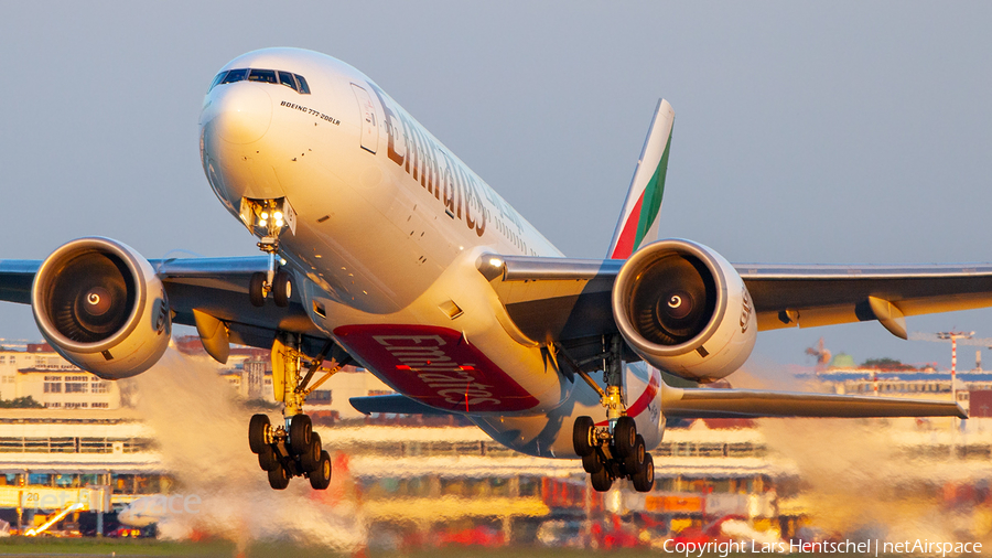 Emirates Boeing 777-21H(LR) (A6-EWB) | Photo 431164