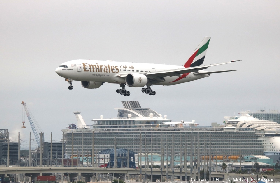 Emirates Boeing 777-21H(LR) (A6-EWC) | Photo 516259