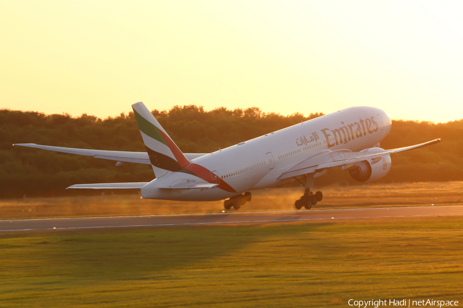 Emirates Boeing 777-21H(LR) (A6-EWC) | Photo 36917