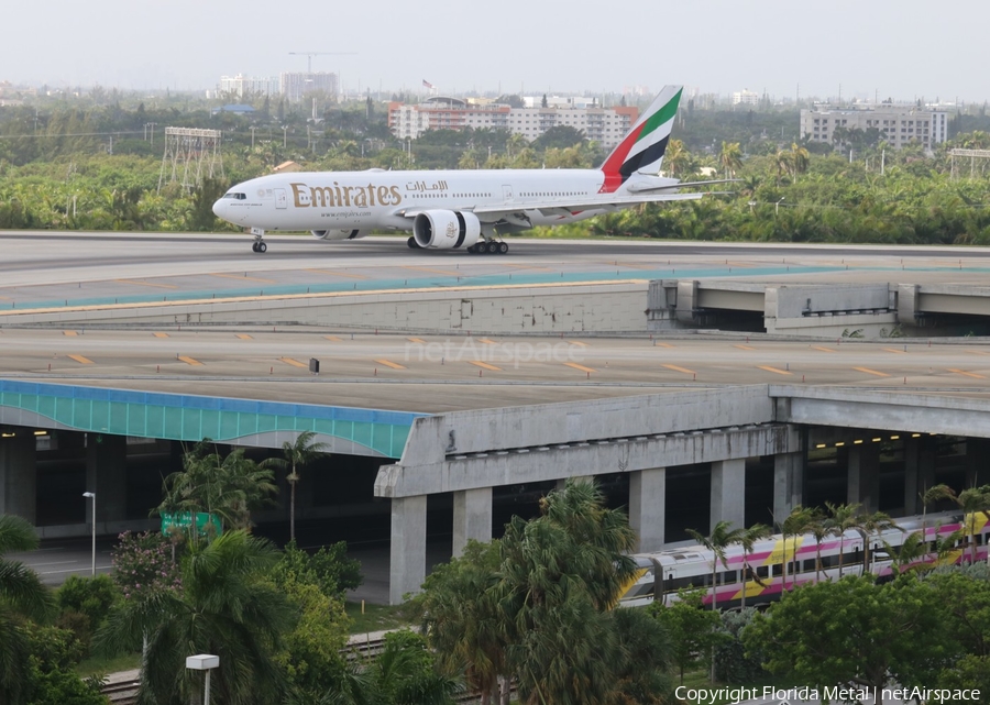 Emirates Boeing 777-21H(LR) (A6-EWE) | Photo 349219