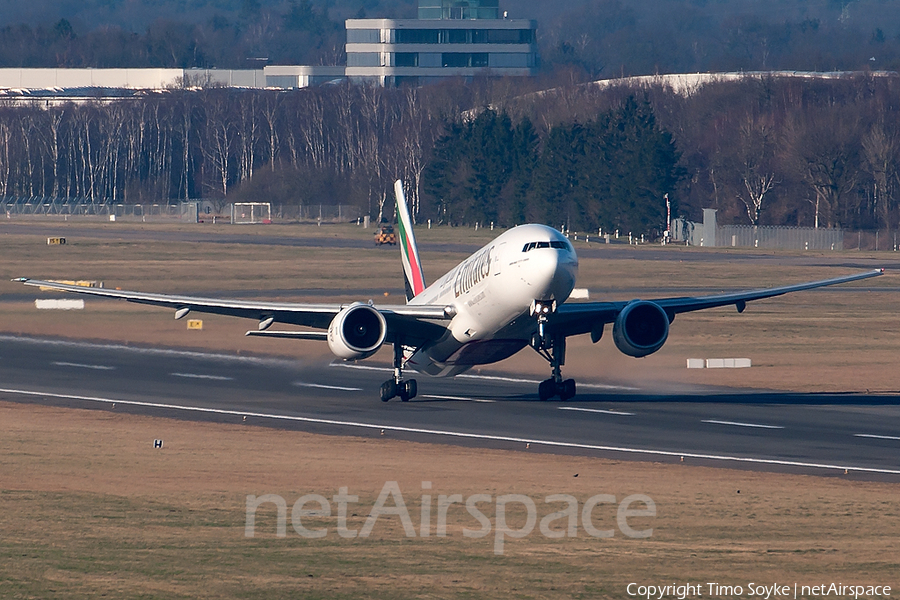 Emirates Boeing 777-21H(LR) (A6-EWG) | Photo 46245