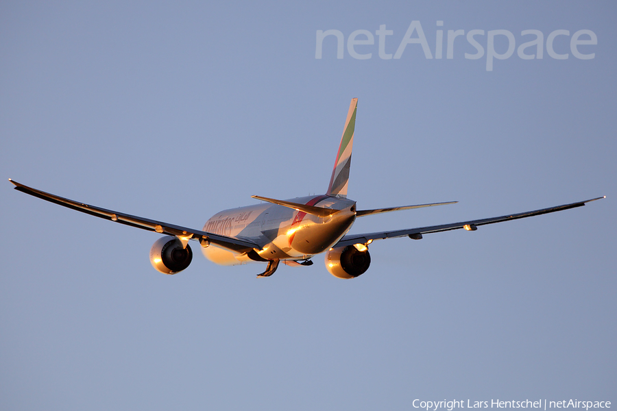 Emirates Boeing 777-21H(LR) (A6-EWH) | Photo 54303