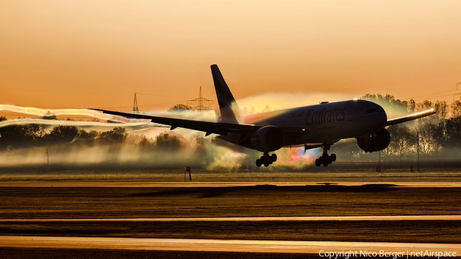 Emirates Boeing 777-21H(LR) (A6-EWH) | Photo 609665