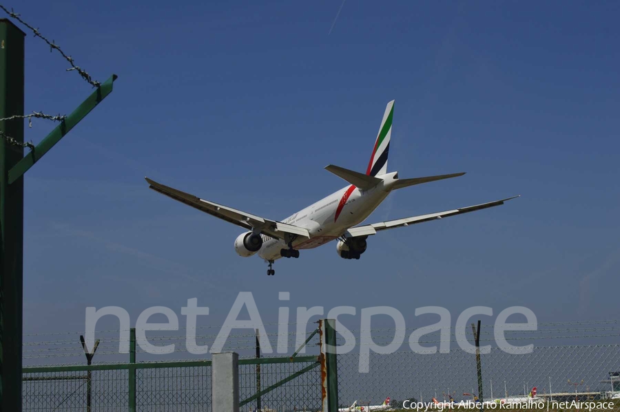 Emirates Boeing 777-21H(LR) (A6-EWI) | Photo 345026