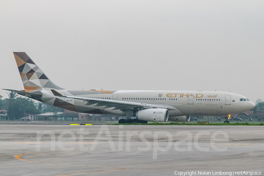 Etihad Airways Airbus A330-243 (A6-EYD) | Photo 384069