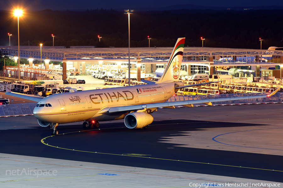 Etihad Airways Airbus A330-243 (A6-EYD) | Photo 395230