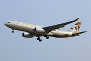 Etihad Airways Airbus A330-243 (A6-EYF) at  Jakarta - Soekarno-Hatta International, Indonesia