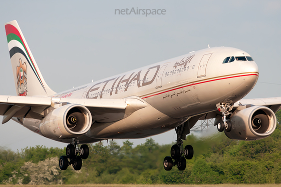 Etihad Airways Airbus A330-243 (A6-EYF) at  Manchester - International (Ringway), United Kingdom