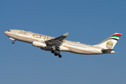 Etihad Airways Airbus A330-243 (A6-EYG) at  Barcelona - El Prat, Spain