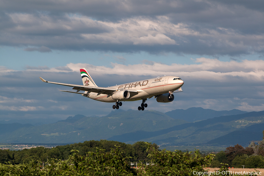 Etihad Airways Airbus A330-243 (A6-EYG) | Photo 201509