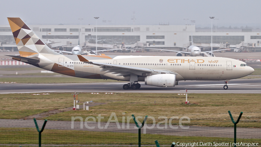 Etihad Airways Airbus A330-243 (A6-EYH) | Photo 355707