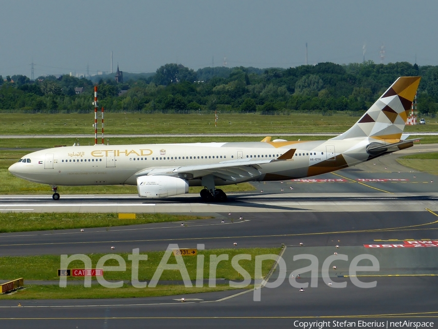 Etihad Airways Airbus A330-243 (A6-EYH) | Photo 166481