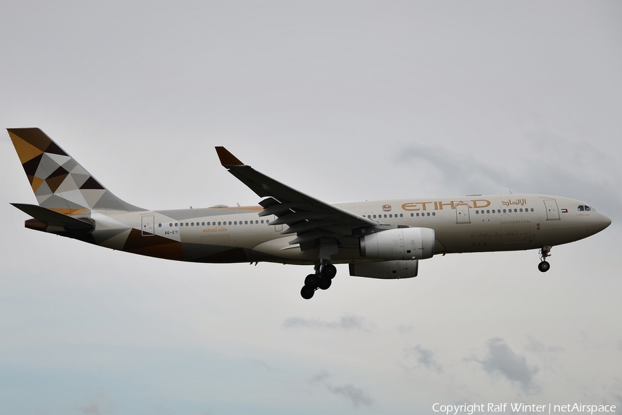 Etihad Airways Airbus A330-243 (A6-EYI) | Photo 320267