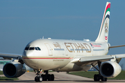 Etihad Airways Airbus A330-243 (A6-EYJ) at  Manchester - International (Ringway), United Kingdom