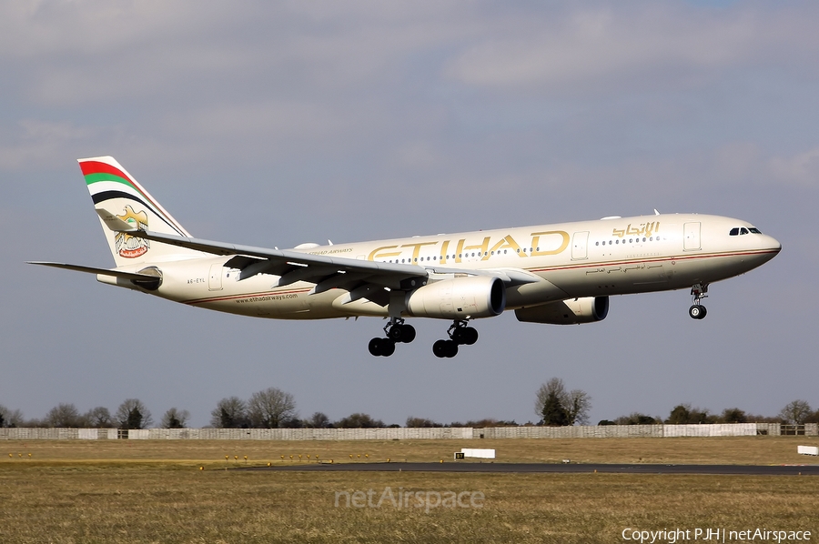 Etihad Airways Airbus A330-243 (A6-EYL) | Photo 23714