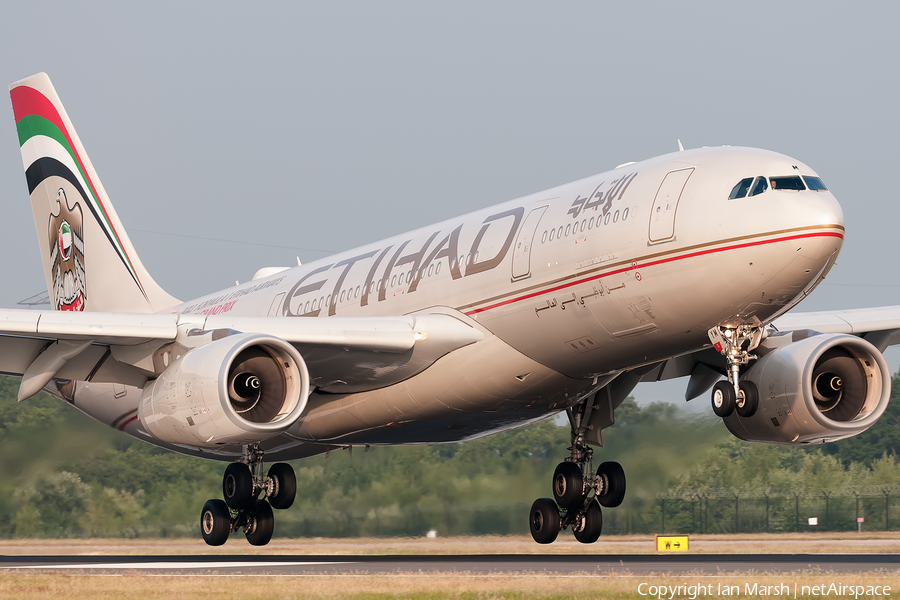 Etihad Airways Airbus A330-243 (A6-EYM) | Photo 51743