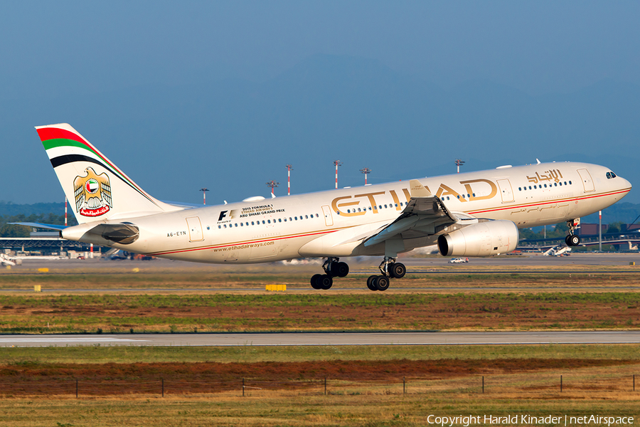 Etihad Airways Airbus A330-243 (A6-EYN) | Photo 289543