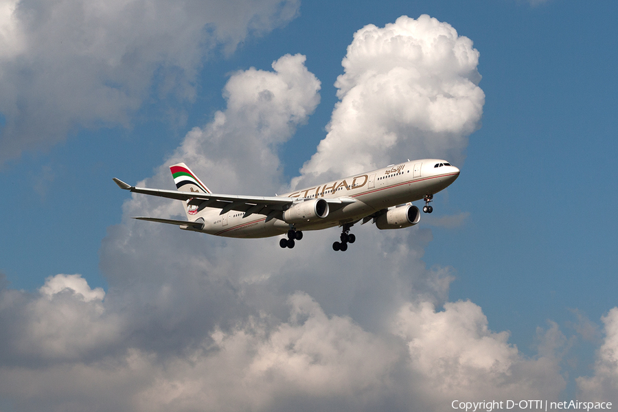 Etihad Airways Airbus A330-243 (A6-EYQ) | Photo 135159