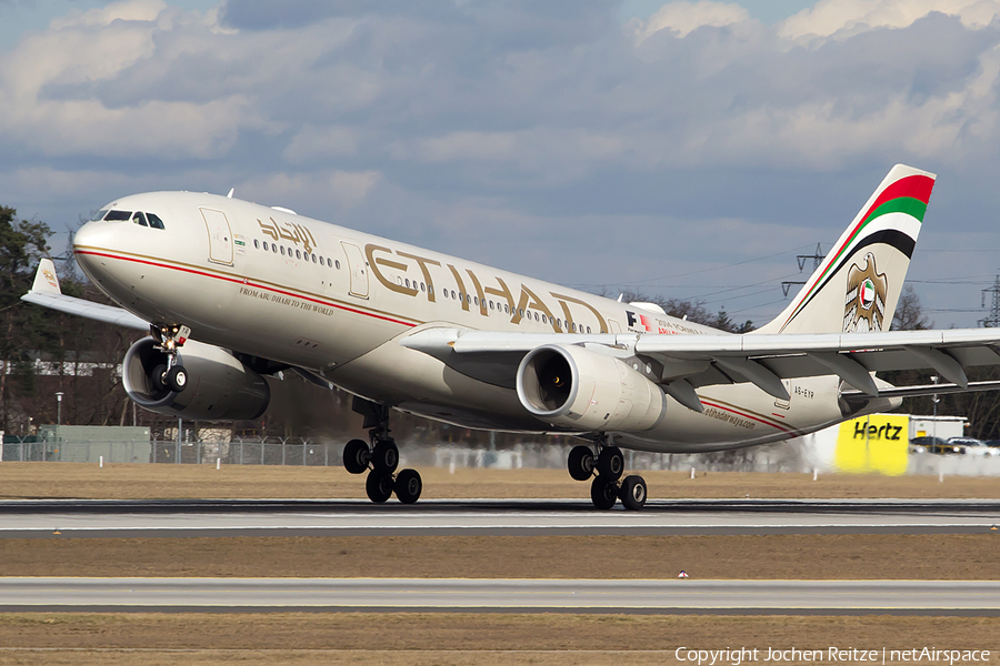 Etihad Airways Airbus A330-243 (A6-EYR) | Photo 70502